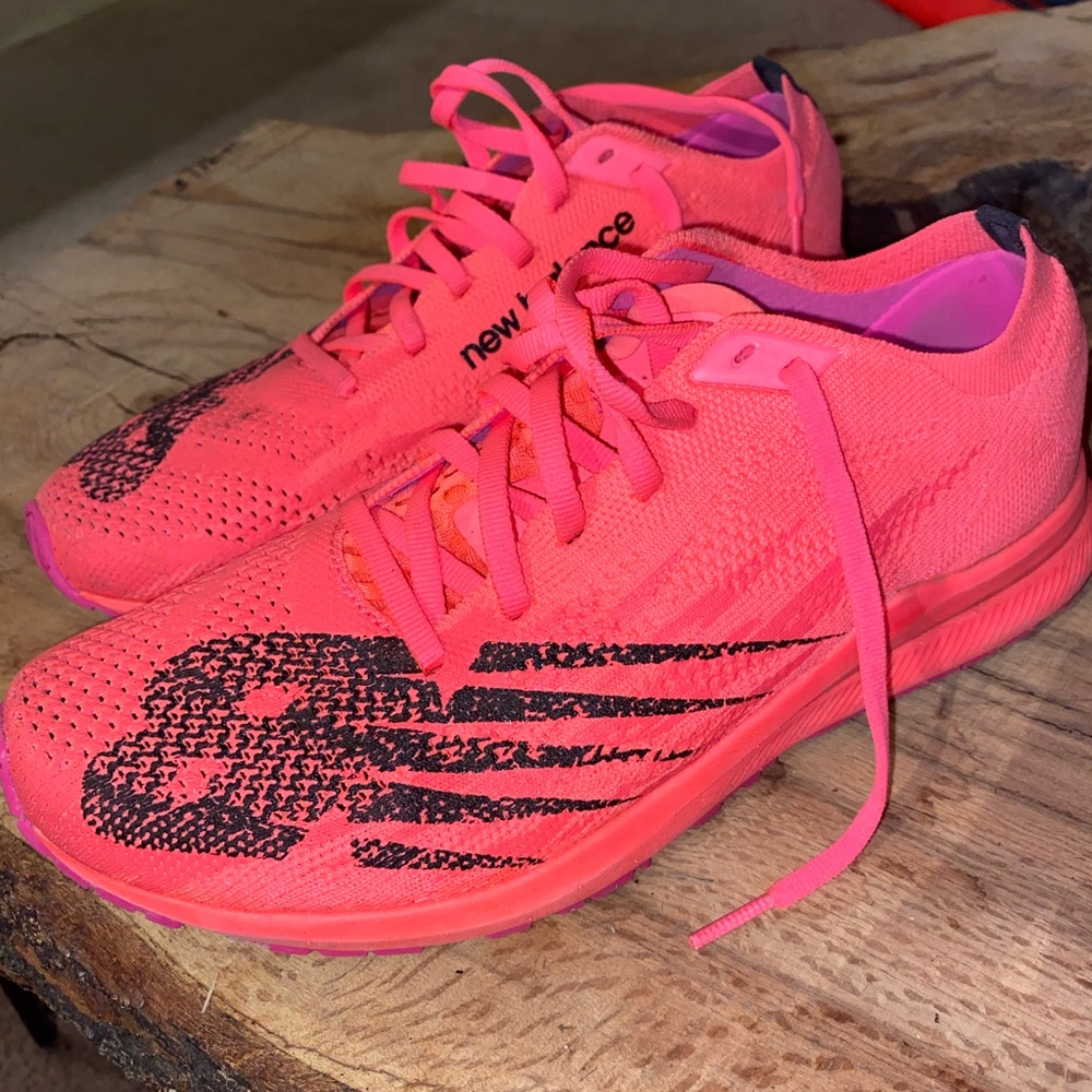 Women’s New Balance 1500 V6 running shoe Neon Pink